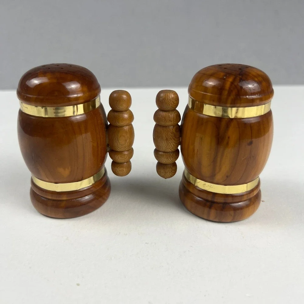 Vintage Yellowstone National Park Salt Pepper Shaker Set Wood Mug Souvenir Brown